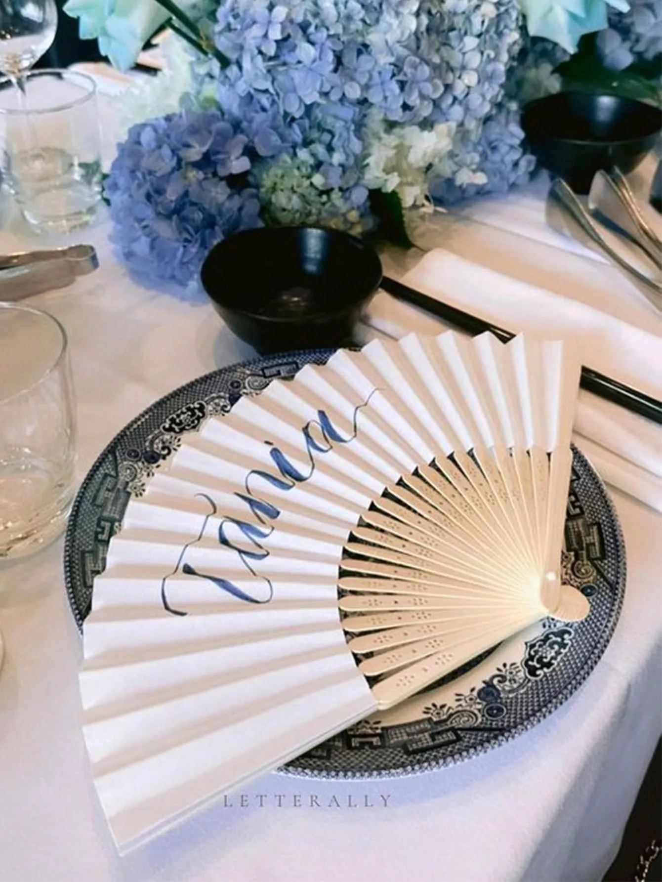 1pc White Folding Paper Fan, Bridal Hand Fan, Wedding Table Centerpiece, Outdoor Wedding Seat Decoration, Souvenir Matching, Wedding DIY Hand Fan, Leave Good Wishes, Wedding Check-In Decoration, Photo Props