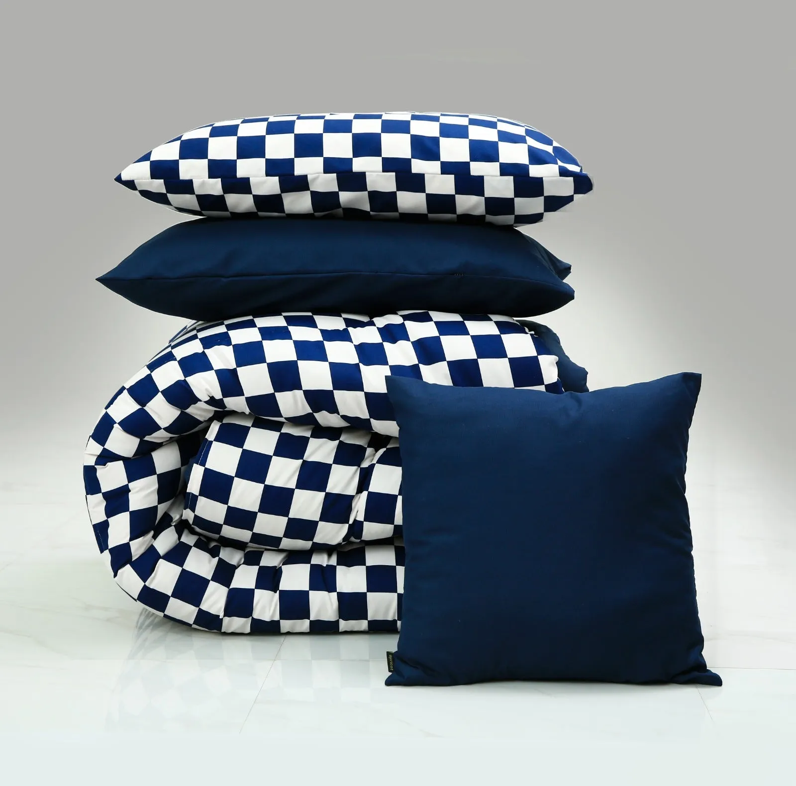 8 PCs Winter Comforter Set-Blue Chess