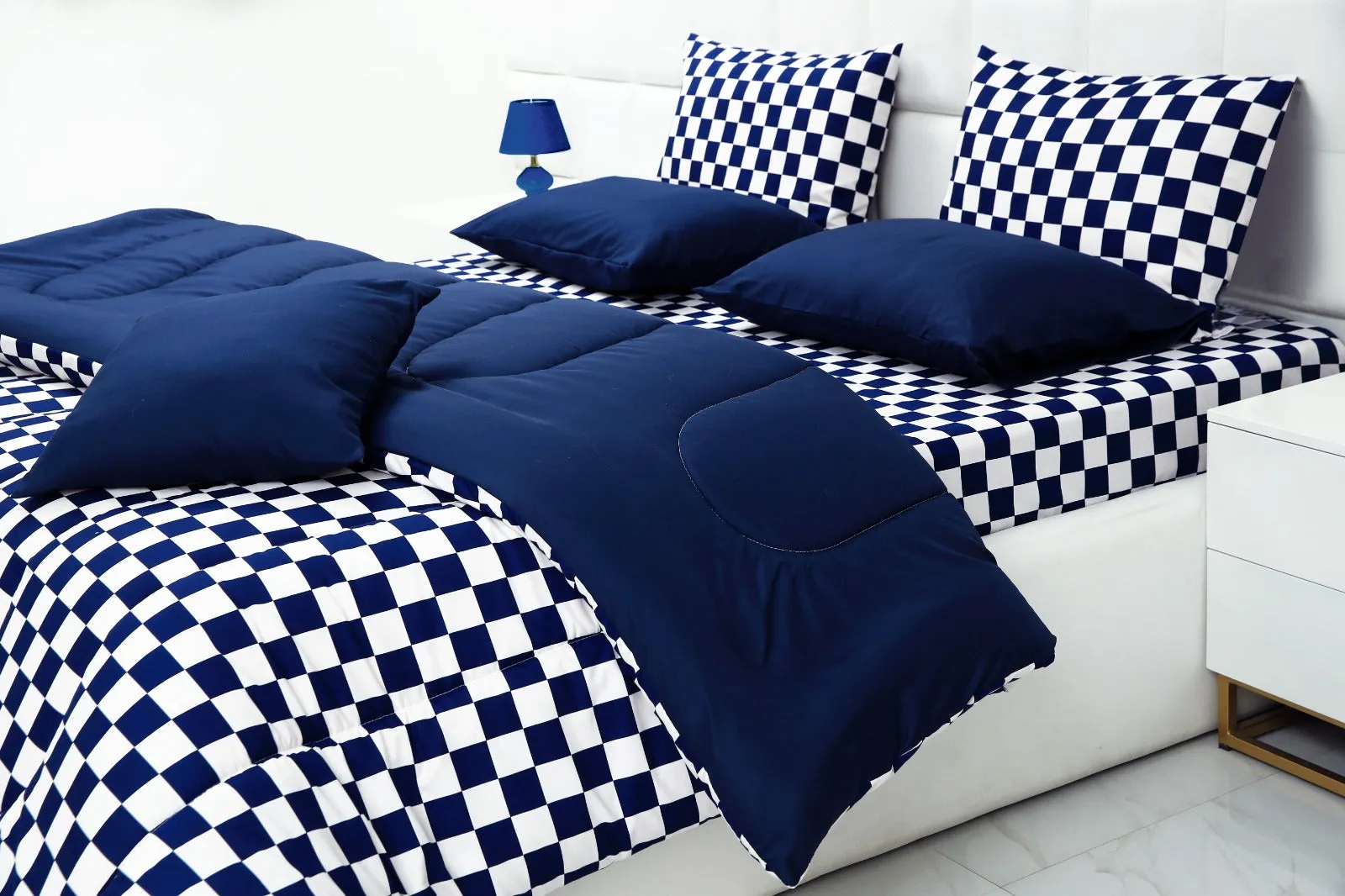 8 PCs Winter Comforter Set-Blue Chess