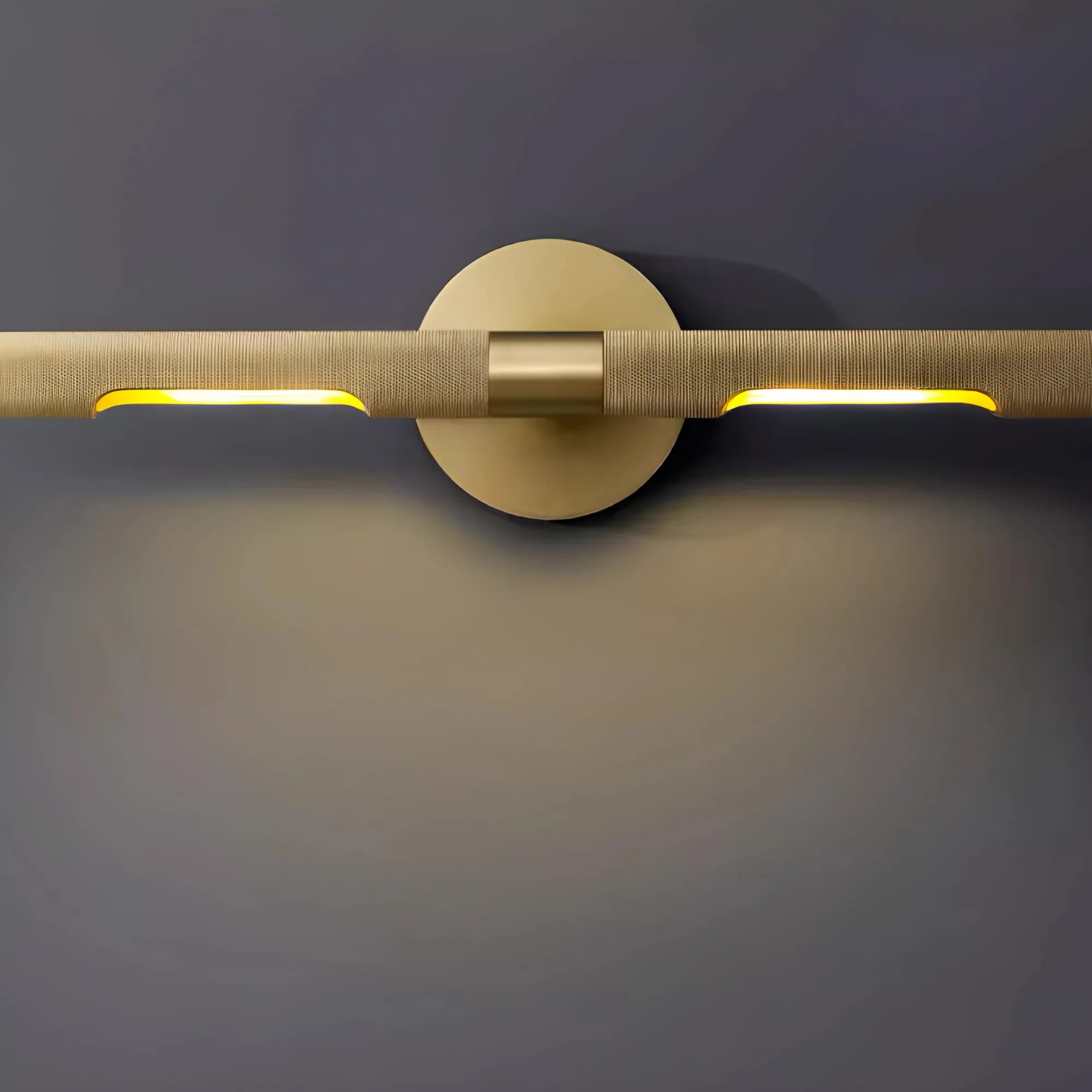 GILLY / Knurled Brass Wall Light